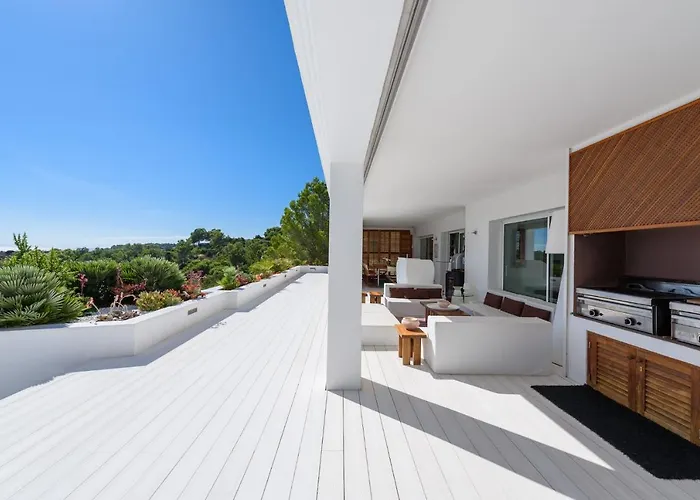 Villa à 4 Chambres à Coucher
